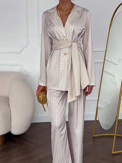 Faimori Set - Gestreifter Blazer und Hose mit Gürtel